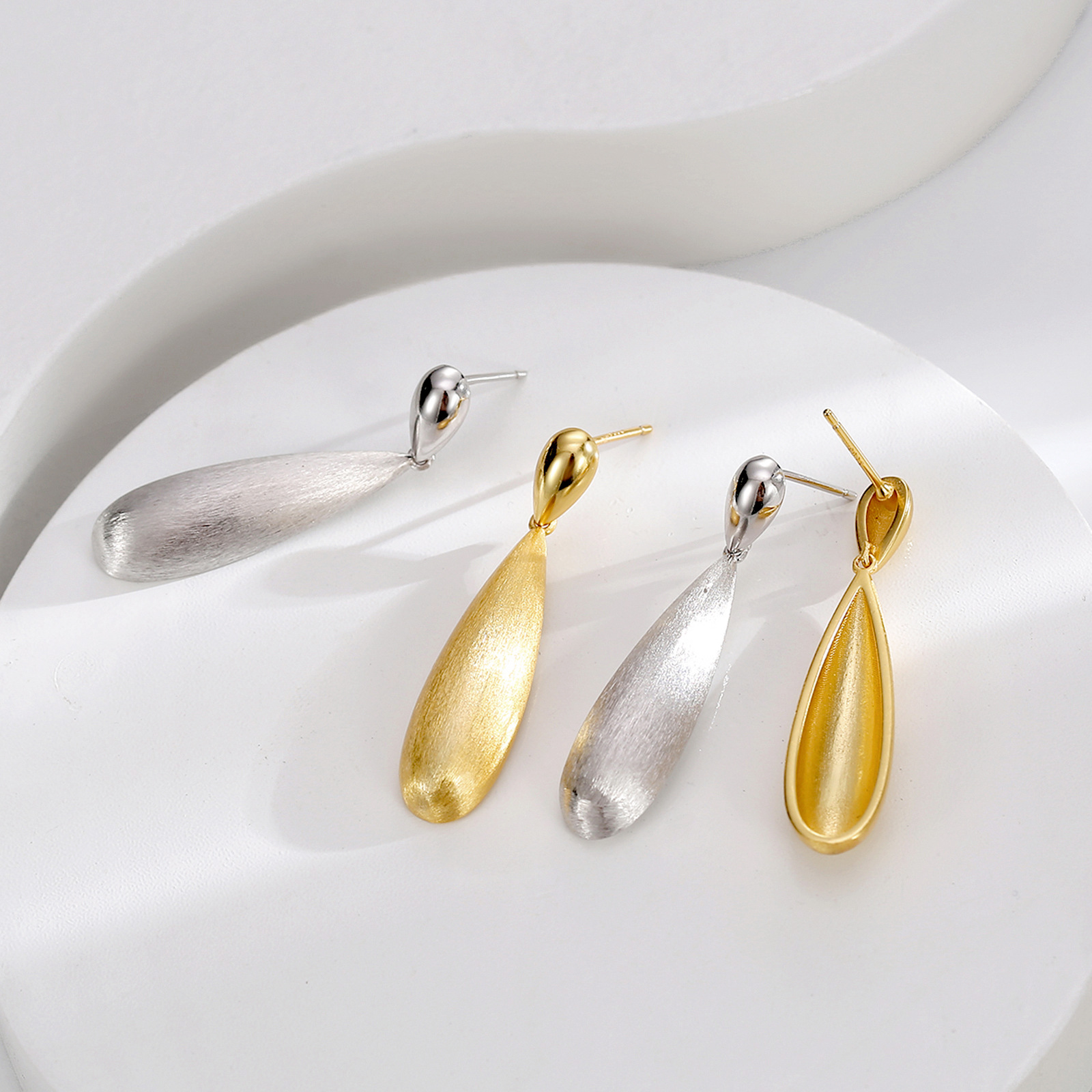 European and American accessories, high-end and retro style, teardrop earrings, women's individuality, trendy and niche vintage earrings, wholesale for 925