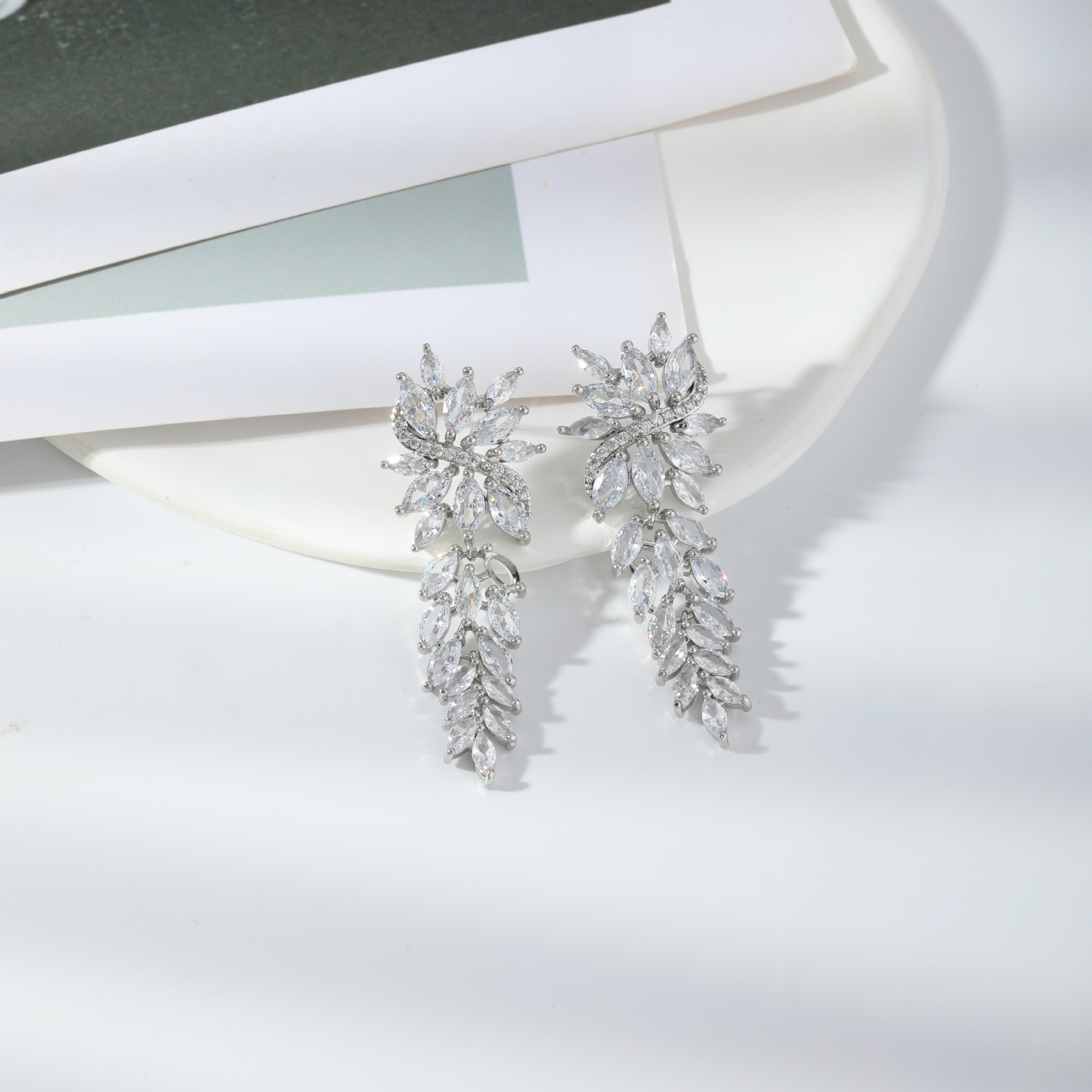 Kashi's new autumn European and American leaf geometric tassel design zircon stud earrings are Valentine's Day gift accessories for couples details Picture