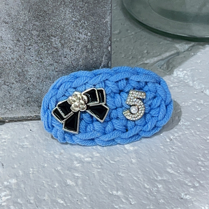 The new composite gold antique bow pair from Boss Brother's home features an original design from South Korea and Japan, presenting a unique and feminine style details Picture