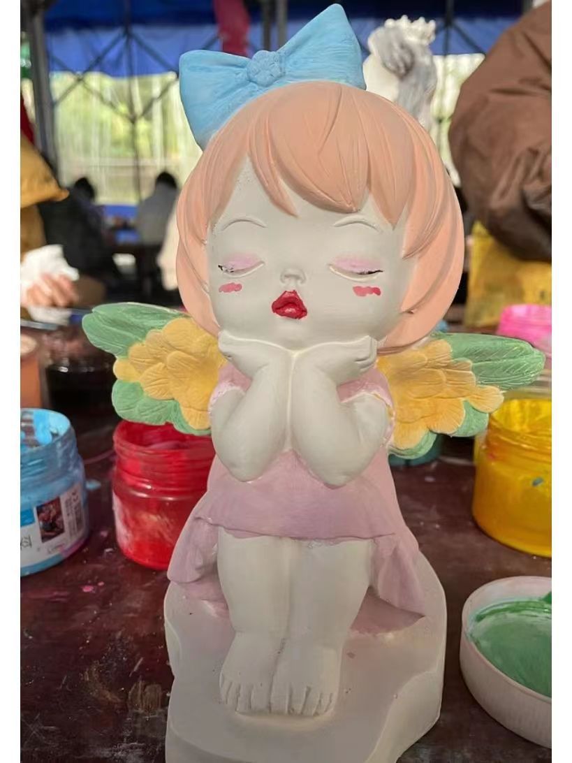 Vinyl Dolls Do Not Break Handmade Diy Piggy Bank Children's Toys Painted And Painted Non-Gypsum White Billet Wholesale Application Scenario