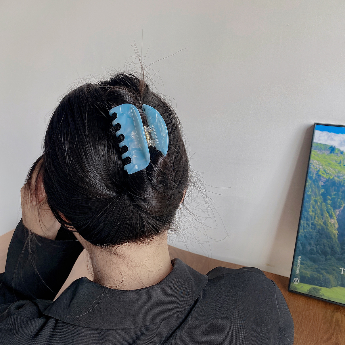 Baifei Ya Medium Acetic Acid Clip Female Korean Version Fashion Temperament Hair Grab Back Head Shark Clip Disc Hair Accessories Wholesale details Picture