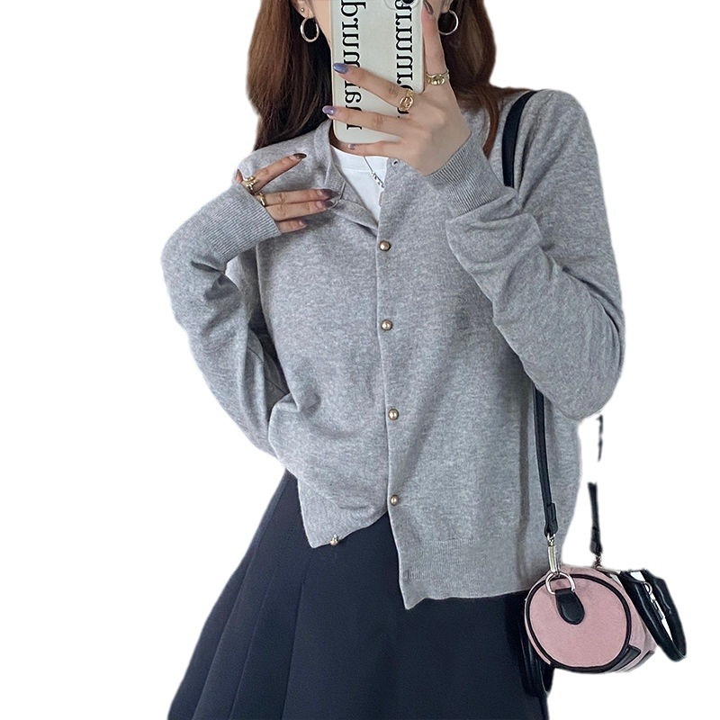 A best-selling knitted cardigan for women, a thin 2024 early autumn new style knitted sweater, a versatile outer layer with a small sweater Item Picture