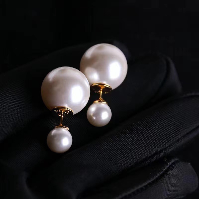 Shi Family's double-headed pearl stud earrings, large pearl stud earrings, women's high-end Internet celebrity style, double-sided pearl earrings, versatile for commuting Application Scenario