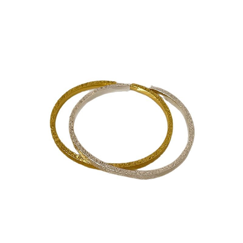 This high-end, fine-textured, concave-convex open bracelet is unique, exquisite and fashionable for women. It is a perfect commuting bracelet and accessory Item Picture