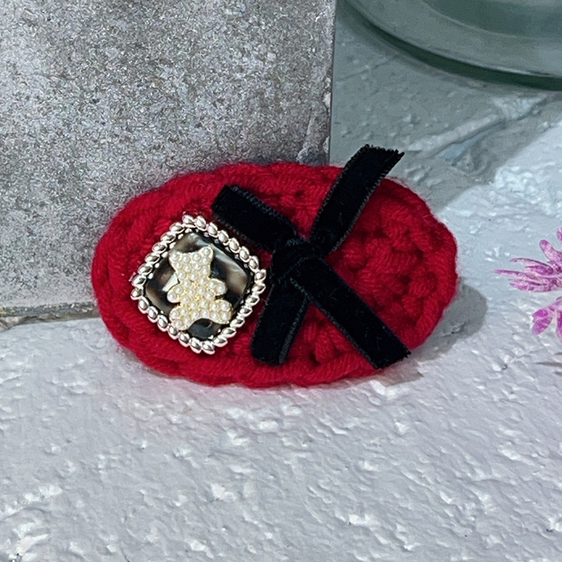 Boss Brother's new bowknot woolen bear diamond pair features original Korean and Japanese designs, exuding a unique and feminine charm Application Scenario