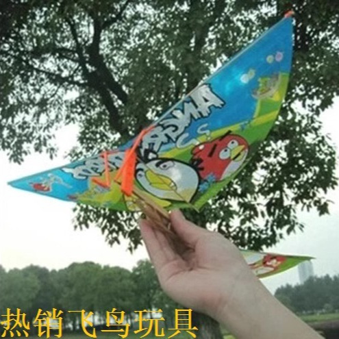 Best-selling finished products: small bird toys, auspicious birds, rubber bands, power birds, children's toys at the square street stall details Picture