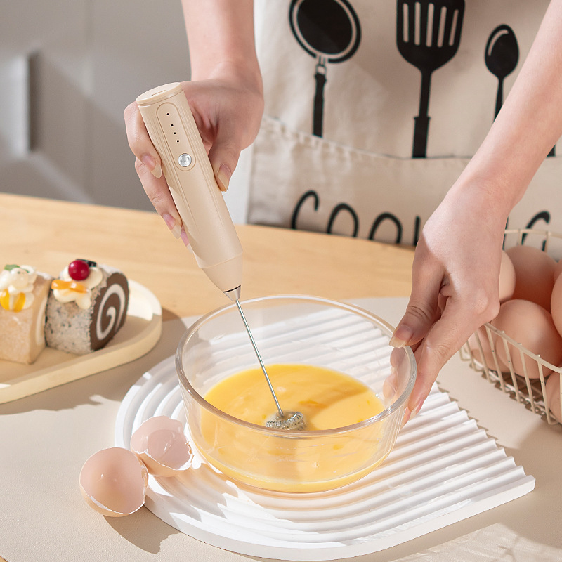 Household handheld coffee milk beater, milk coffee whipper, electric egg beater, small wireless electric milk frother Application Scenario