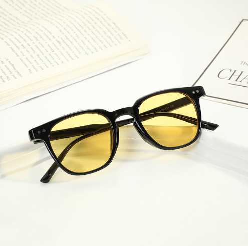The new Korean-style black-framed anti-blue light glasses, decorative glasses, and sunglasses with myopia frames are selling well on Douyin Application Scenario