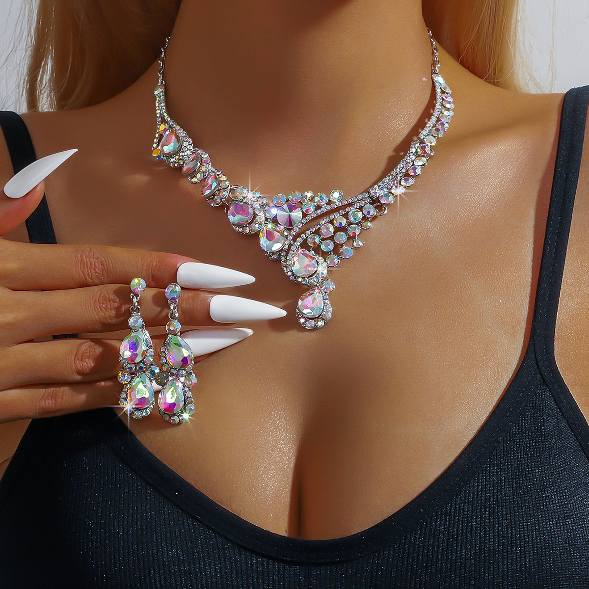 Cross-border Amazon bride's colorful water diamond crystal necklace, earring set, women's ball costume and accessory manufacturer direct supply Application Scenario