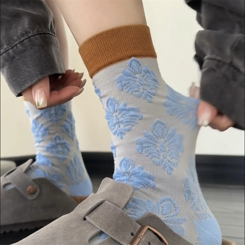 One-piece consignment of Japanese retro color-blocking relief patterned mid-calf socks for women, spring and summer plant and flower piles of socks, and Instagram trendy women's socks details Picture