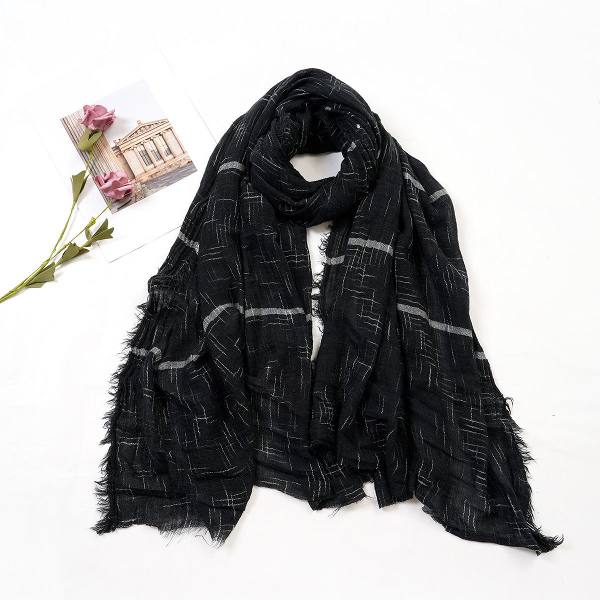 One-piece delivery of European and American fashion trend black and white striped outer shawl simple and elegant men's scarf in stock Item Picture