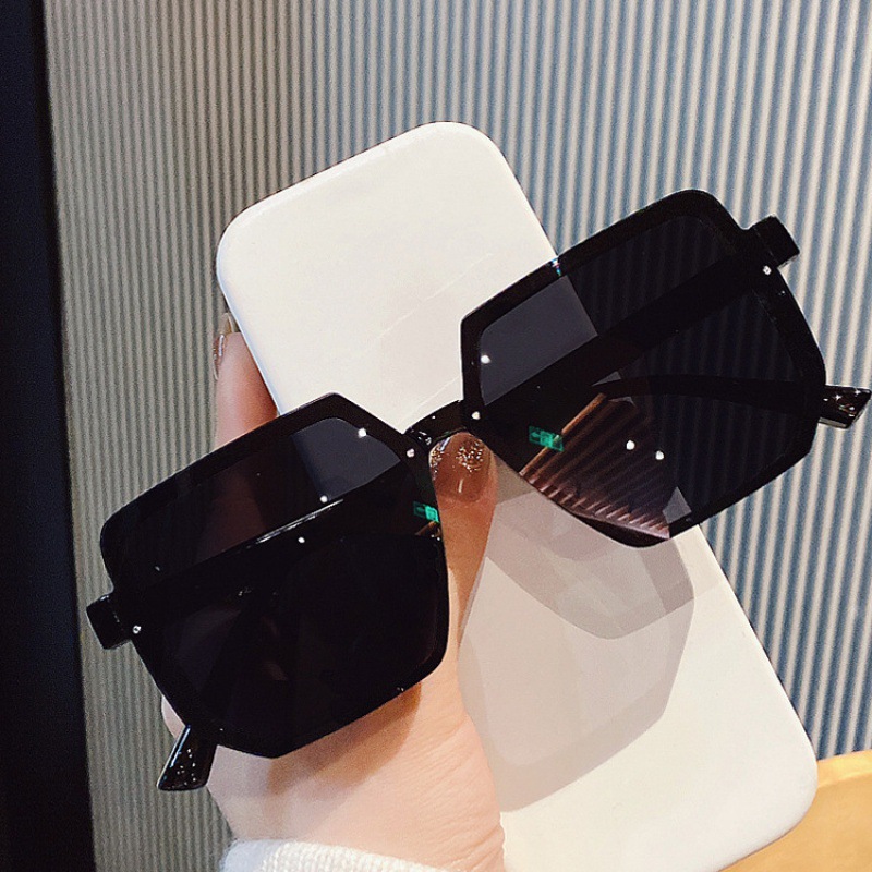 New UV-resistant women's sunglasses, sun protection driving sunglasses, Korean-style trendy retro sunglasses details Picture