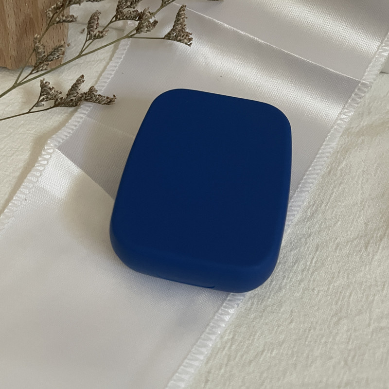 Like Fish ins solid color simple matte contact lens case, cute, small and portable beauty contact lenses and myopia companion box Application Scenario