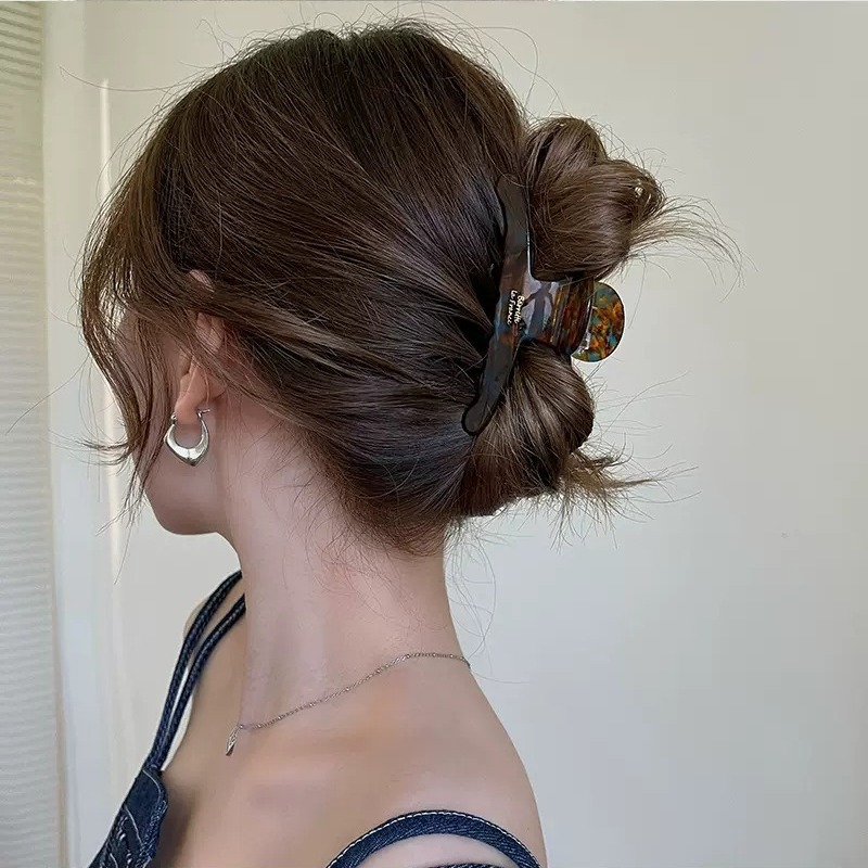 The new ins shark clip for the back of a woman's head is a high-end acetate clip Specification image