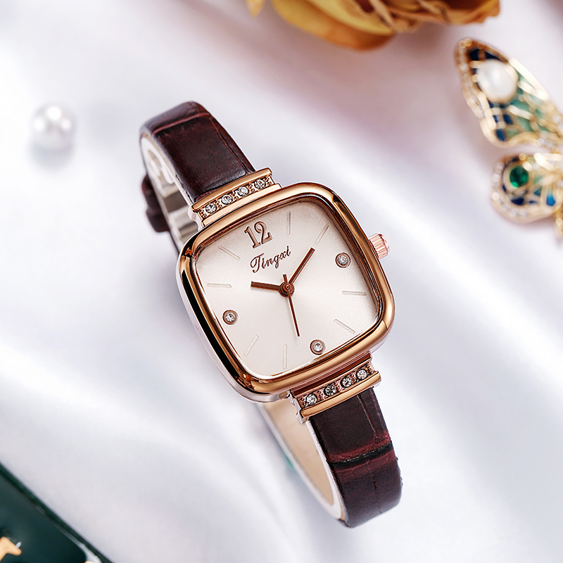 Douyin Kuaishou Xiaofang Watch, an Instagram niche design with a light luxury and simple style, is a summer leather strap Xiaofang sugar ladies' watch Application Scenario