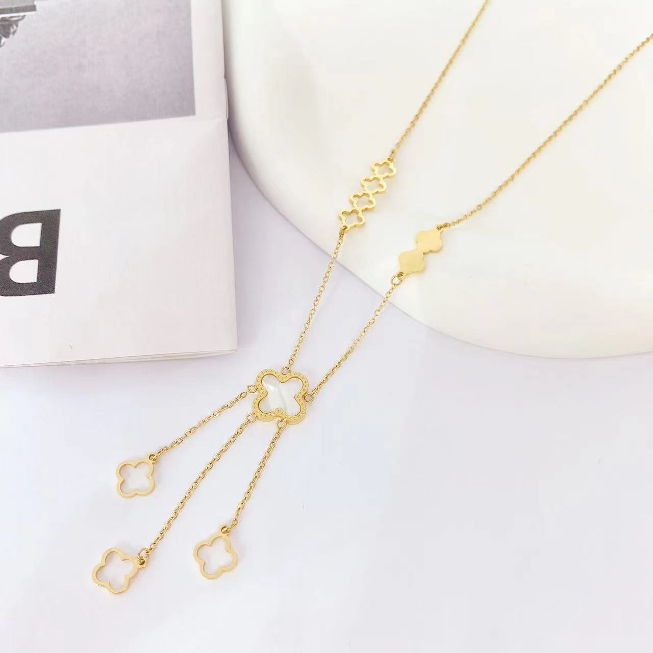 Four-Leaf Clover Necklace Female Niche Design Sense Of Light Luxury New Lucky Grass Fringe Necklace Collarbone Chain Item Picture