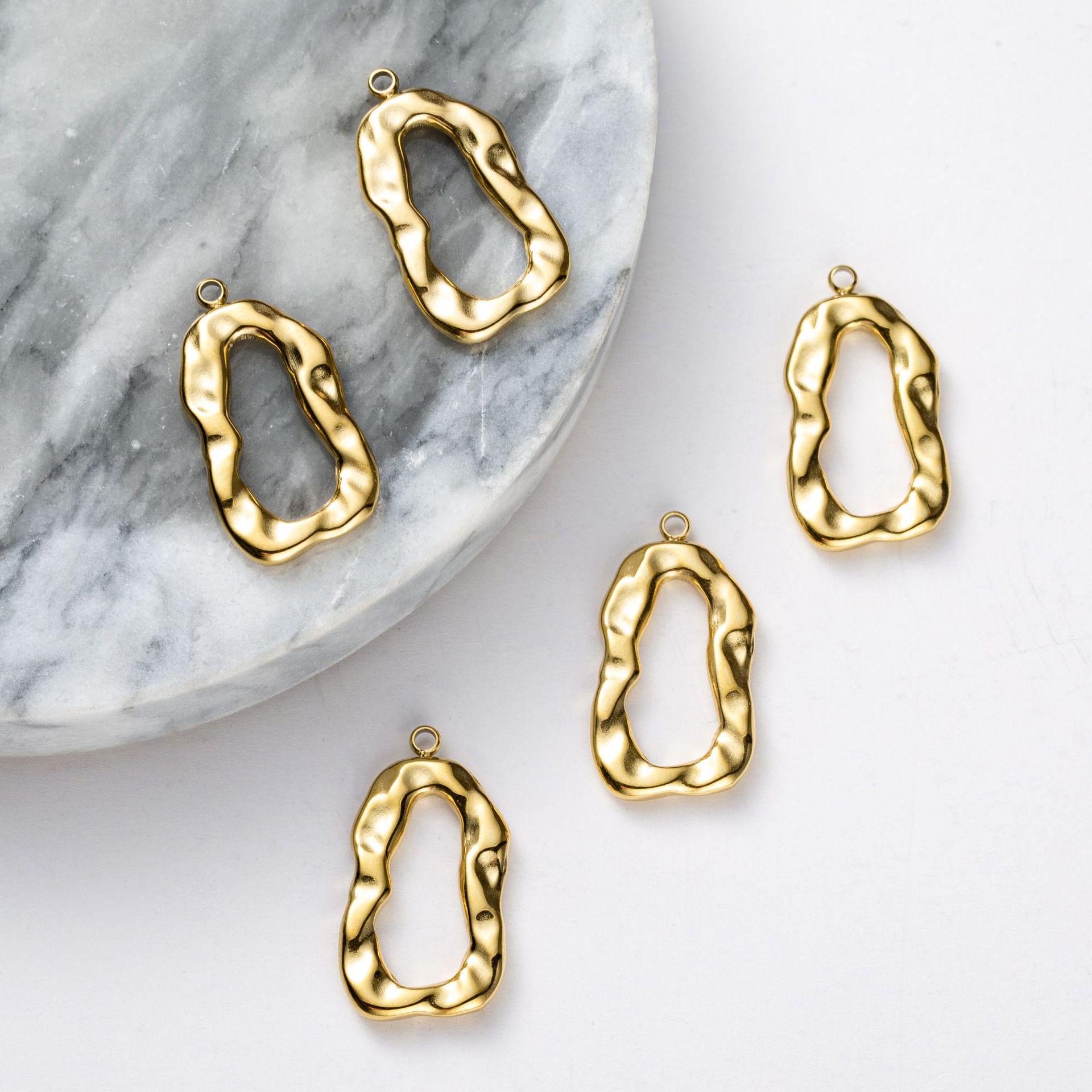 Color Retaining Titanium Steel Plated Real Gold Irregular Hollow Hollow Pleated Pendant Finished Necklace Diy Accessories Specification drawing