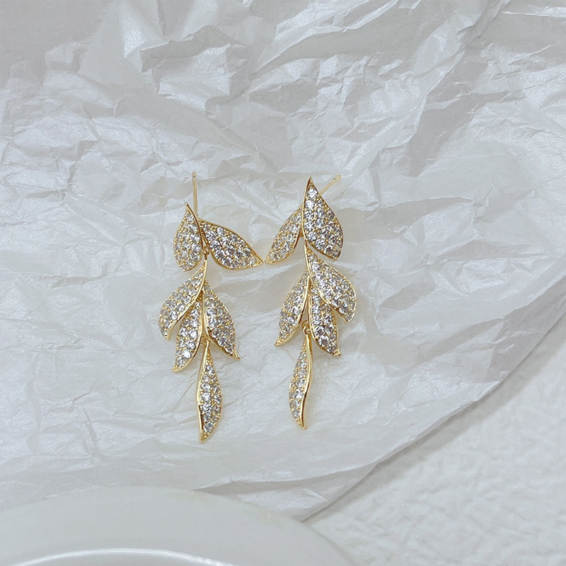 Obi's new leaf S925 silver needle high-grade earrings wholesale fashion female earrings niche smart design details Picture