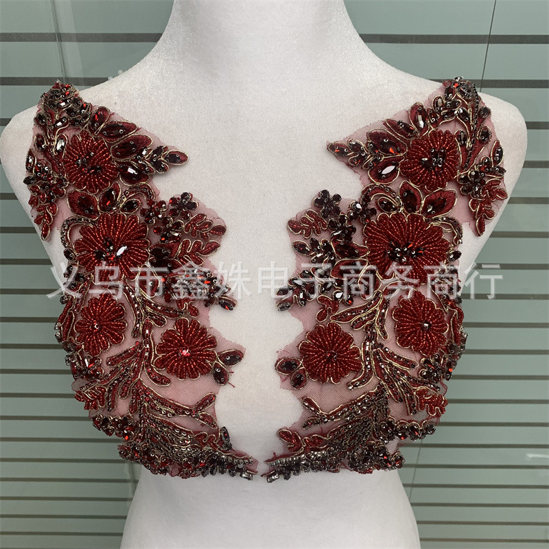 A pair of heavy-duty beaded and diamond-patterned flowers, luxurious beaded embroidery, a pair of flower collars, corsages, diy accessories, decals, and light luxury clothing flowers