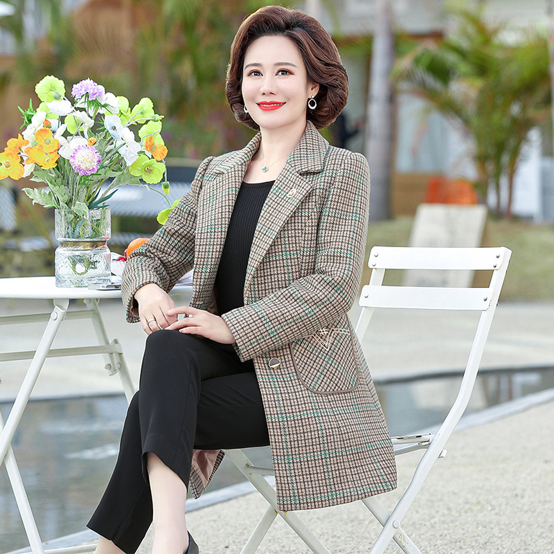 Middle-aged and elderly women's clothing, mid-length trench coats, suits, slimming, fashionable, ethnic, casual, urban, spring and autumn jackets, mom's clothing details Picture