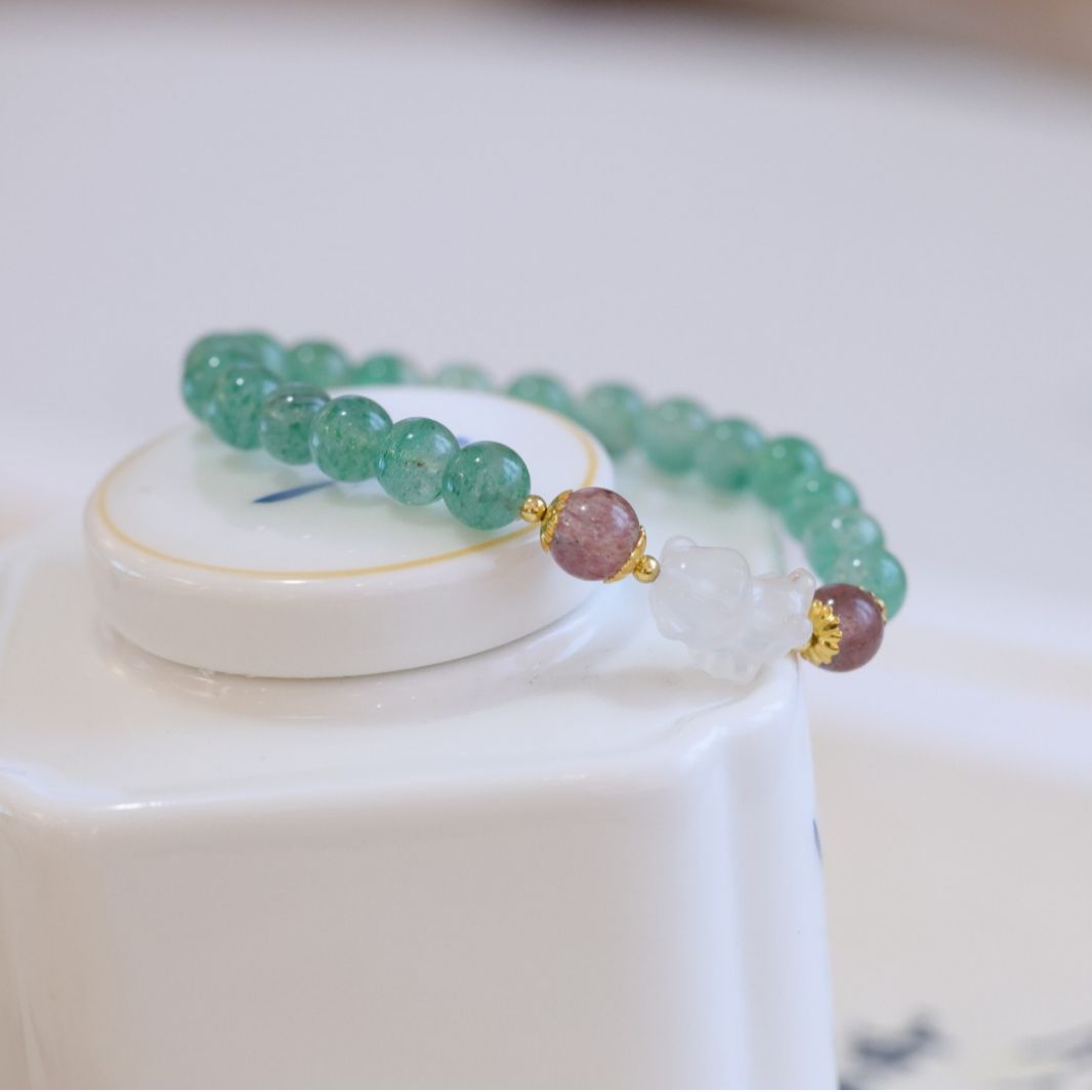 Natural green strawberry bracelet for women, new Chinese-style chalcedony agate Angel Bear, light luxury, fresh and exquisite bracelet wholesale details Picture