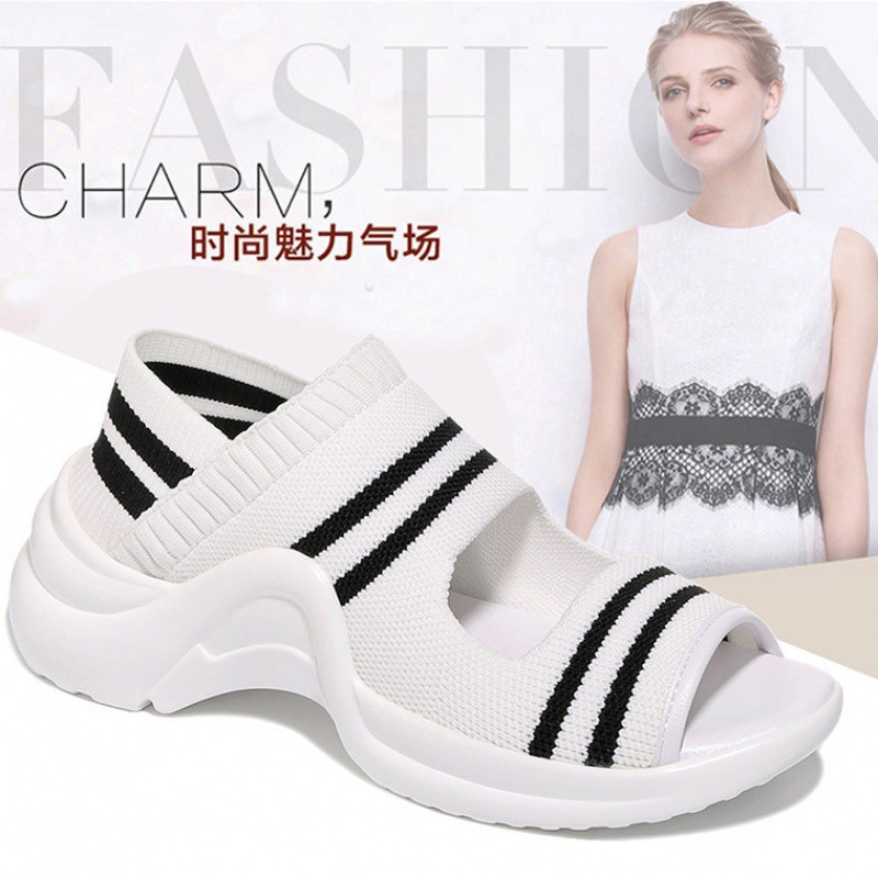 女式凉鞋实物图