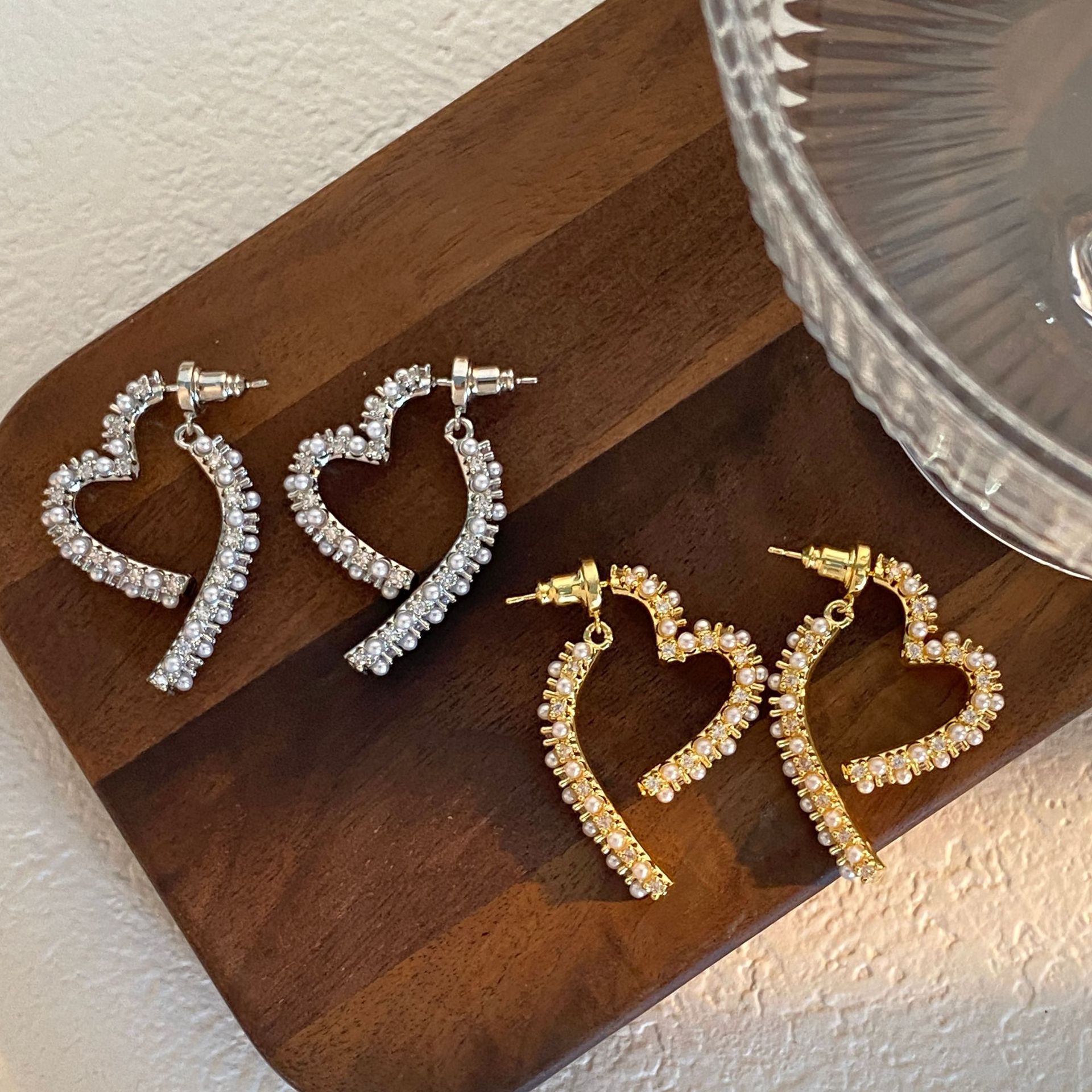 新款时尚高级设计感几何微镶锆石耳环精致优雅个性轻奢百搭气质女新款时尚新款时尚耳环爱心前后珍珠设计感微镶轻奢超闪小香风气质