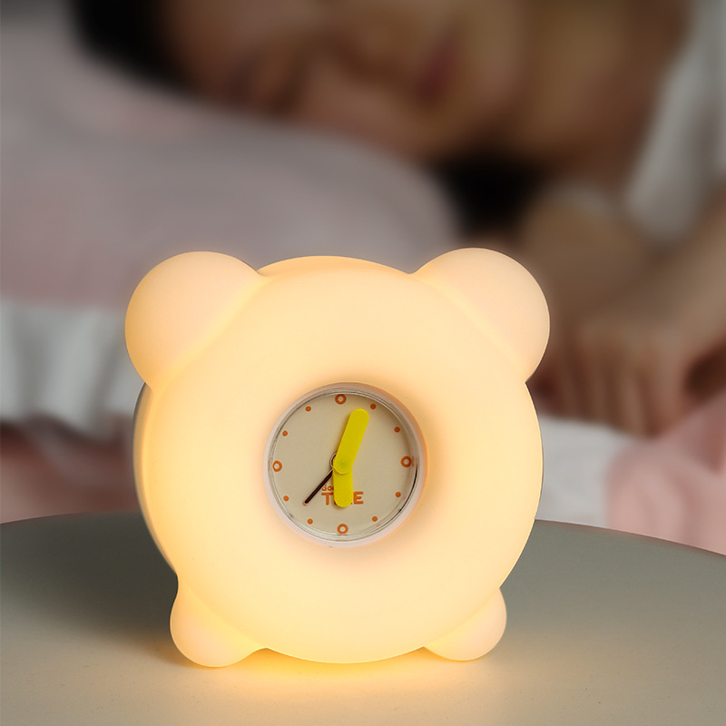 New silicone alarm clock, bedroom, baby feeding, bedside alarm clock, USB charging, dormitory alarm clock, night light Application Scenario