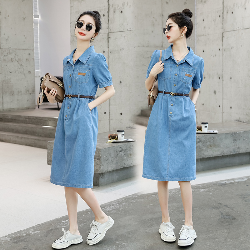 a new short-sleeved denim dress for women in summer 2024, a stylish mid-length A-line dress for petite women details Picture