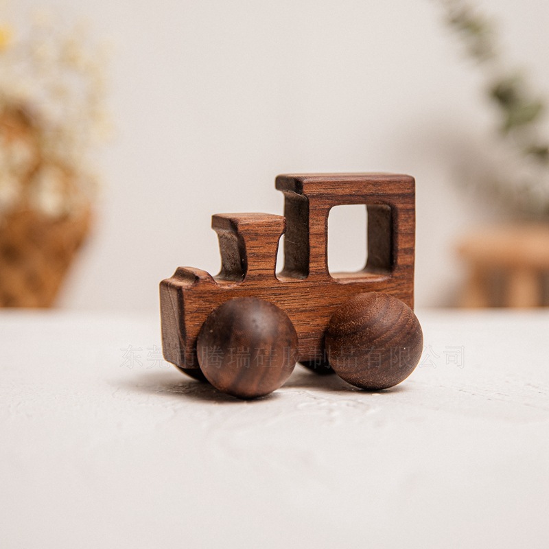 A three-piece set of high-end wooden toy cars for children, including a wooden handcart, a hand-held inertial trolley, and a children's grasping and educational toy Application Scenario