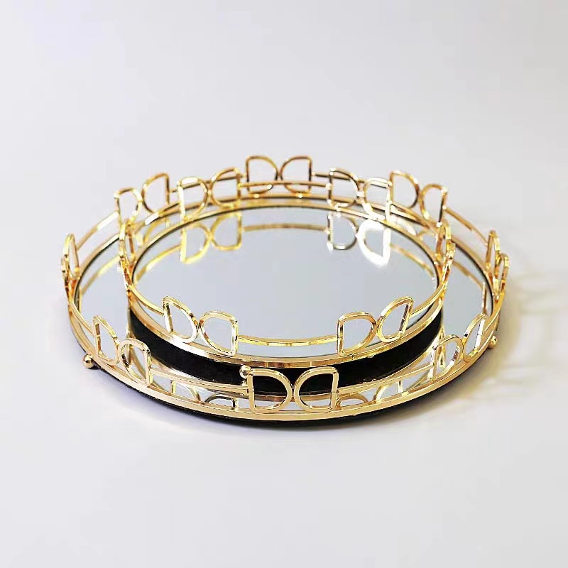 European Light Luxury Household Metal Mirror Tray Wedding Decoration Rectangular Round Cosmetic Decoration Storage Box Application Scenario