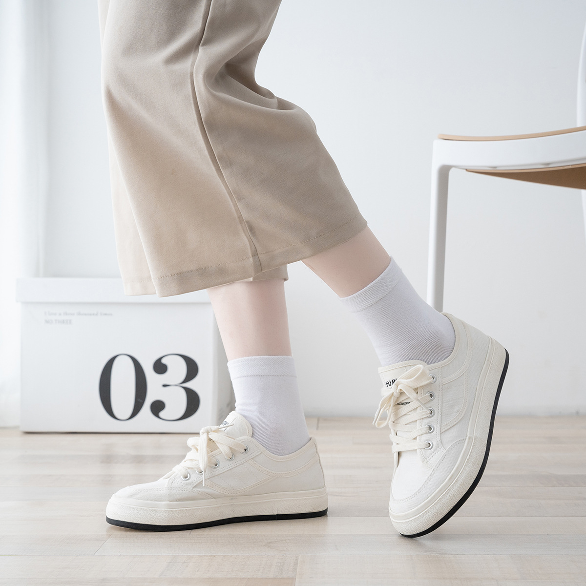 Gift box set of spring and summer mugwort scented anti-odor mid-length men's business socks breathable and sweat-absorbing women's autumn and winter socks Application Scenario