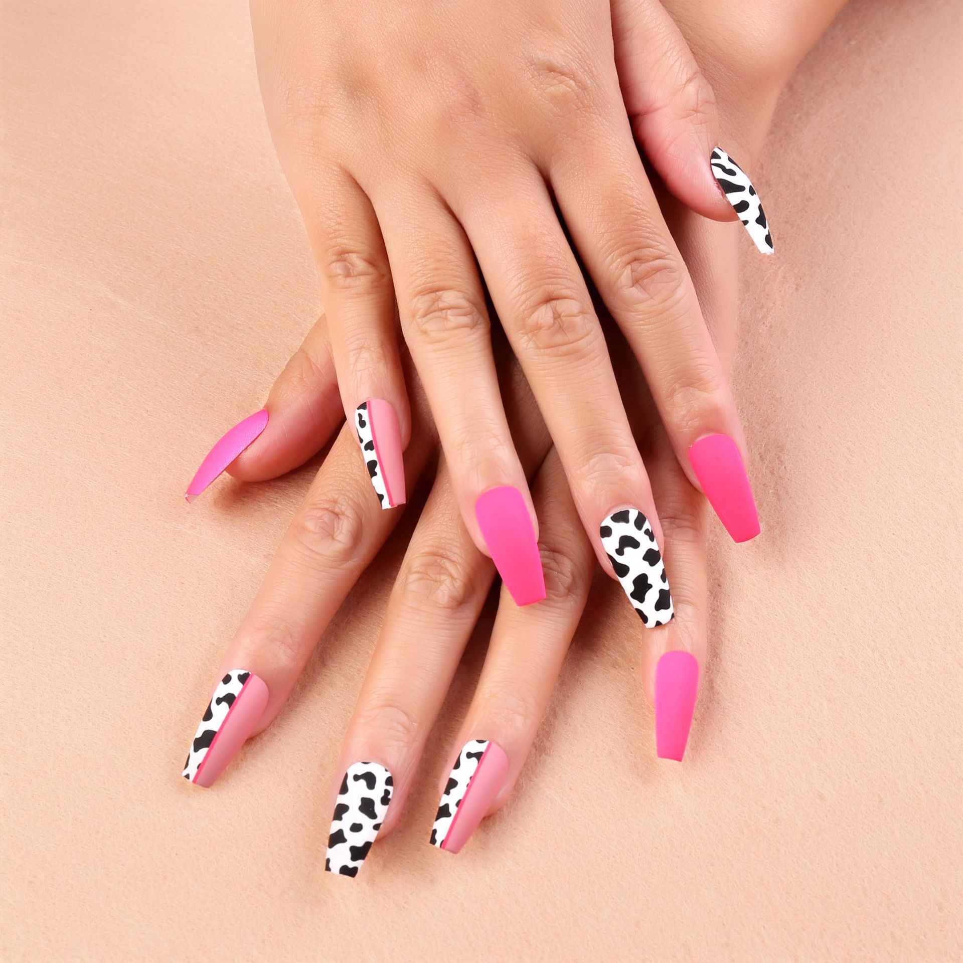 A set of 24-piece ultra-thin wearable nail tools with trapezoidal detachable nails that are popular in Europe and America, exclusively for export A set of 24-piece ultra-thin wearable nail tools with trapezoidal detachable nails that are popular in Europe and America, exclusively for export