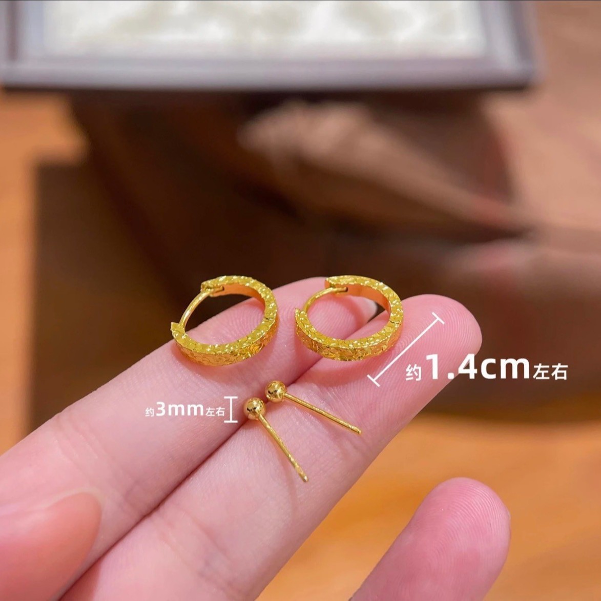 Qinru's best-selling 2025 French Retro Fireworks Pearl Stud Earrings, heart-shaped Stud earrings, and Ruyi Stud Earrings details Picture