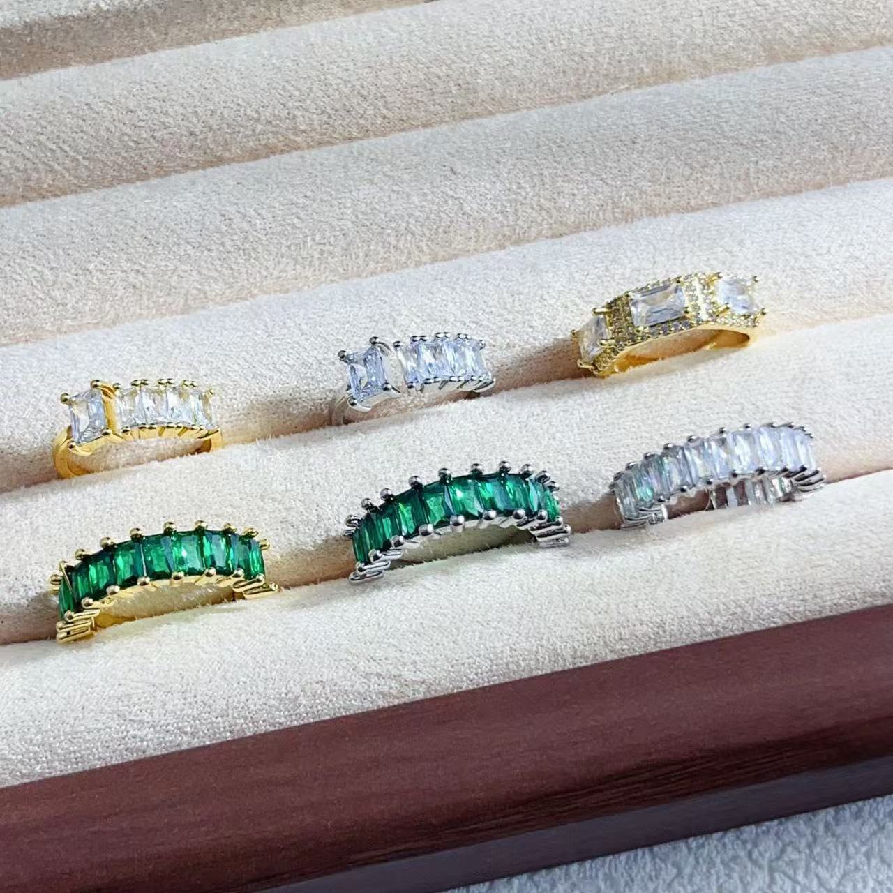 A niche design, Japanese and Korean light luxury emerald ring, a trendy, high-end, fashionable and versatile index finger ring for women on Instagram