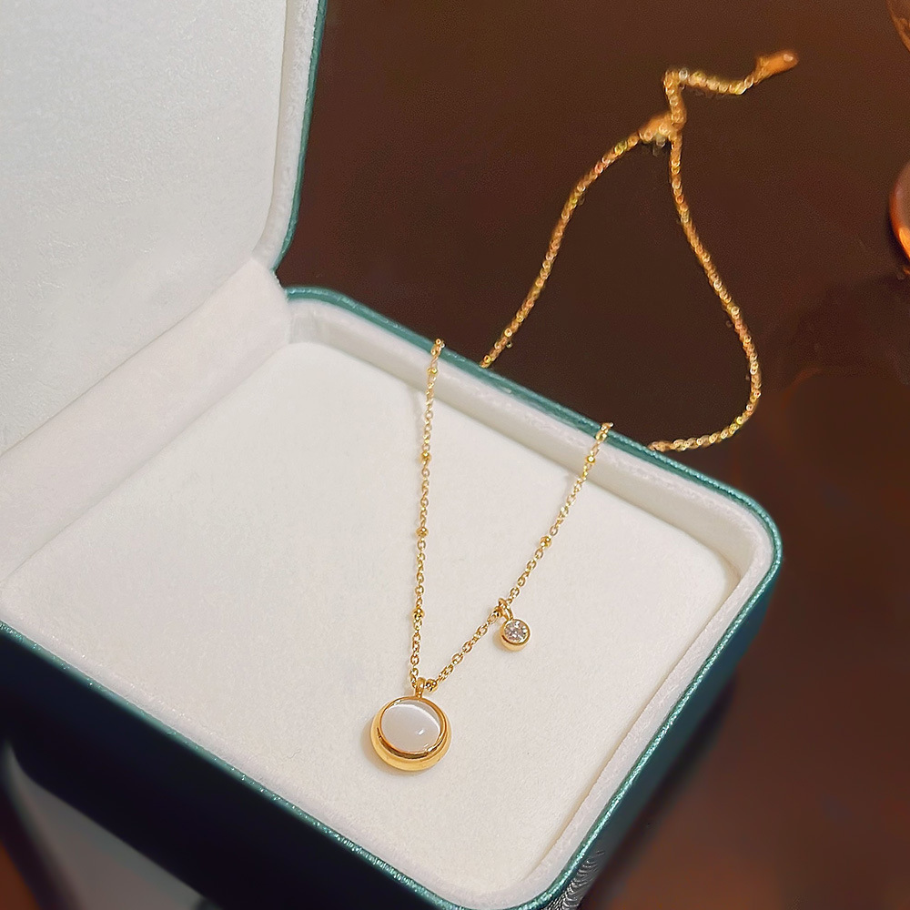 Exquisite Titanium Steel Necklace High-Grade Sense Light Luxury Niche Ins Style Pendant Choker Sweet Collarbone Chain Maillard Jewelry