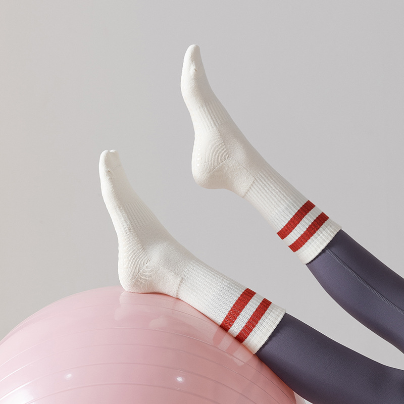 Sock stall, one-piece delivery, yoga socks, thickened anti-slip towels, professional women's Pilates, sports, fitness, running, high and medium tube pressure floor socks, one-piece delivery Specification image