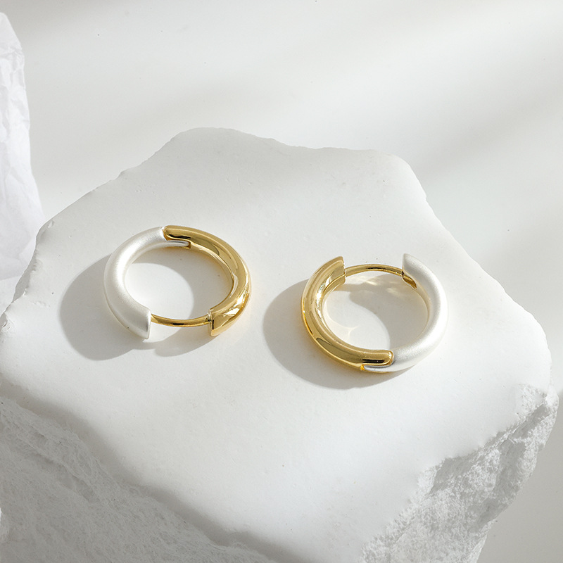 Fashionable, simple and versatile earring earrings exude a touch of light luxury details Picture