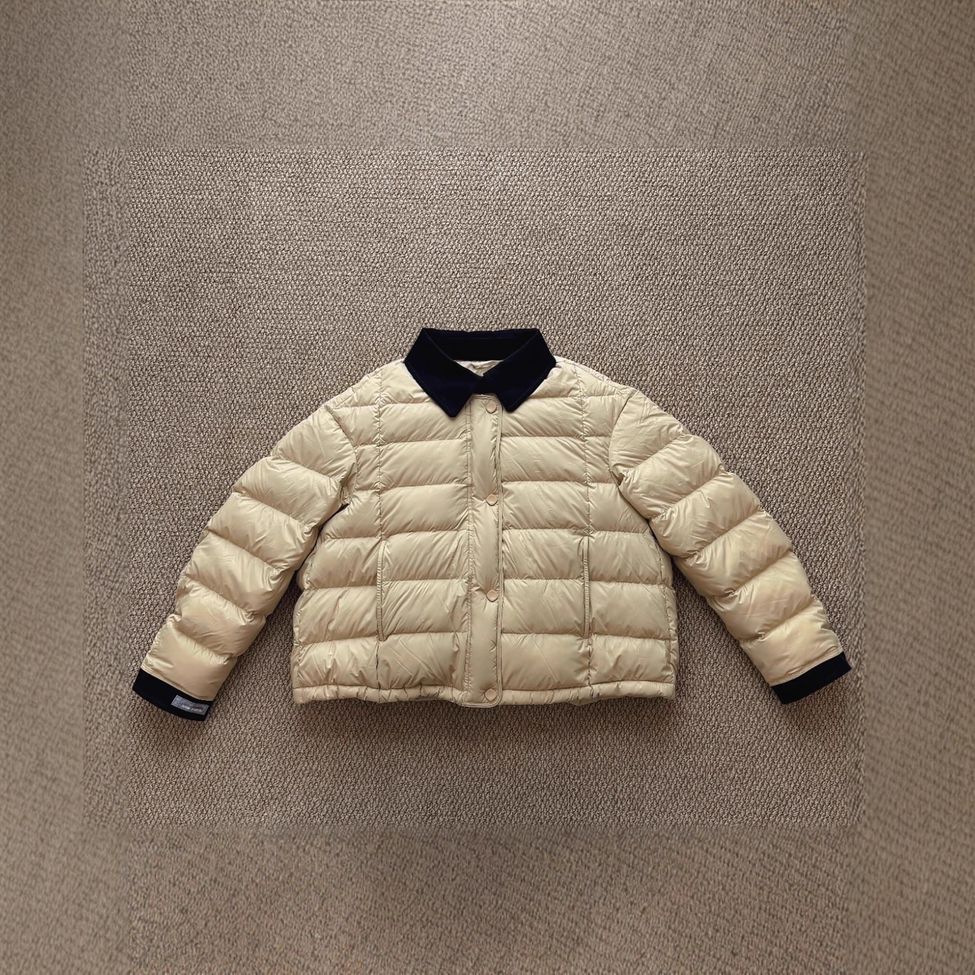 Korean-style short design white duck down down jacket for women in 2025, fashionable and stylish, super nice and warm coat details Picture