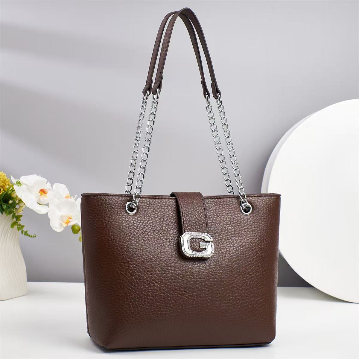 2025 nuevo estilo ligero bolso de hombro de lujo para mujeres cadena de gran capacidad bolsa tote moda bolso de mano versátil