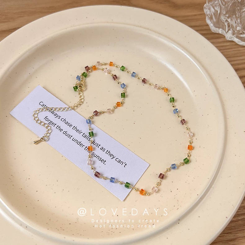 The new 2023 colorful crystal beaded necklace for women, a minimalist choker necklace with a unique summer design Specification image