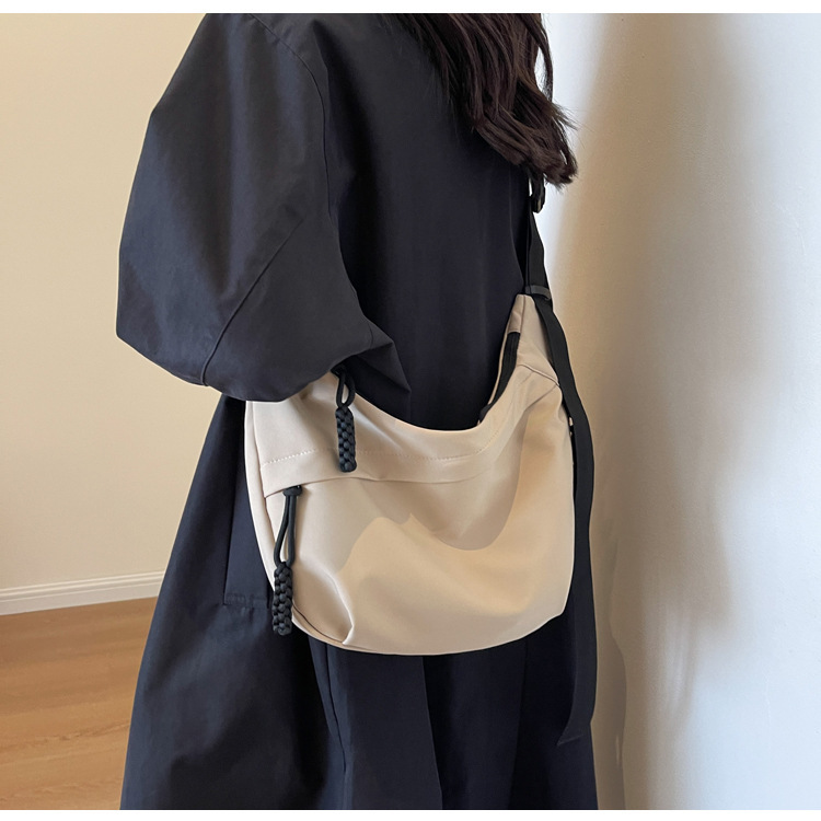 潮春新款大容量简约托特包女包单肩斜挎包时尚休闲箱包皮具男士包袋详情11