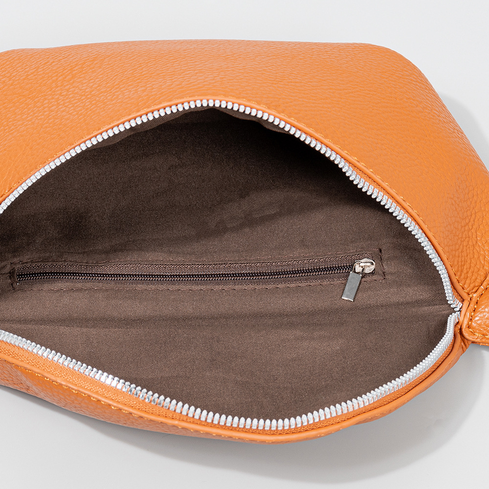 女士胸包实物图