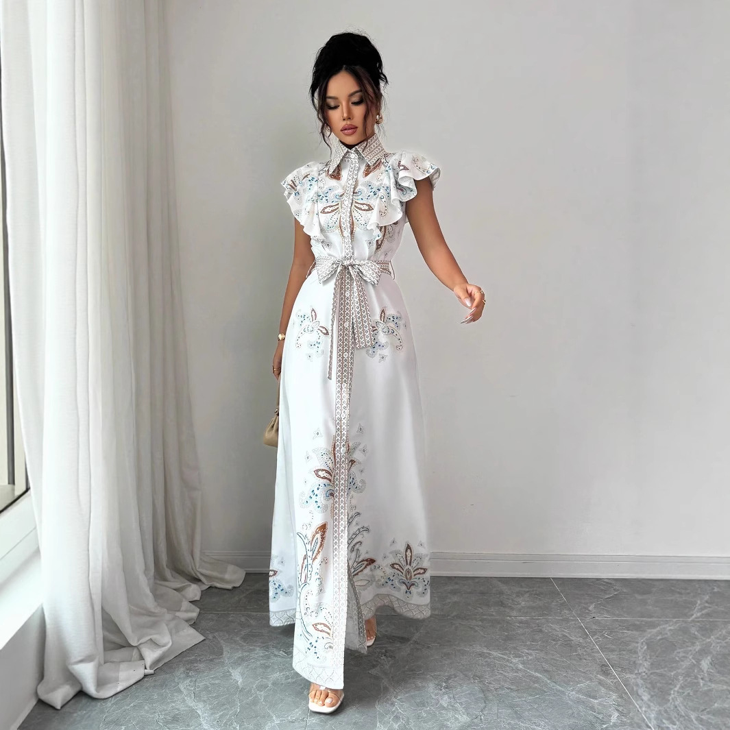 This is a new spring and autumn collection of a retro court-style printed long-sleeved, waist-cinching, wide-swing long dress with a fashionable single-breasted stand-up collar details Picture