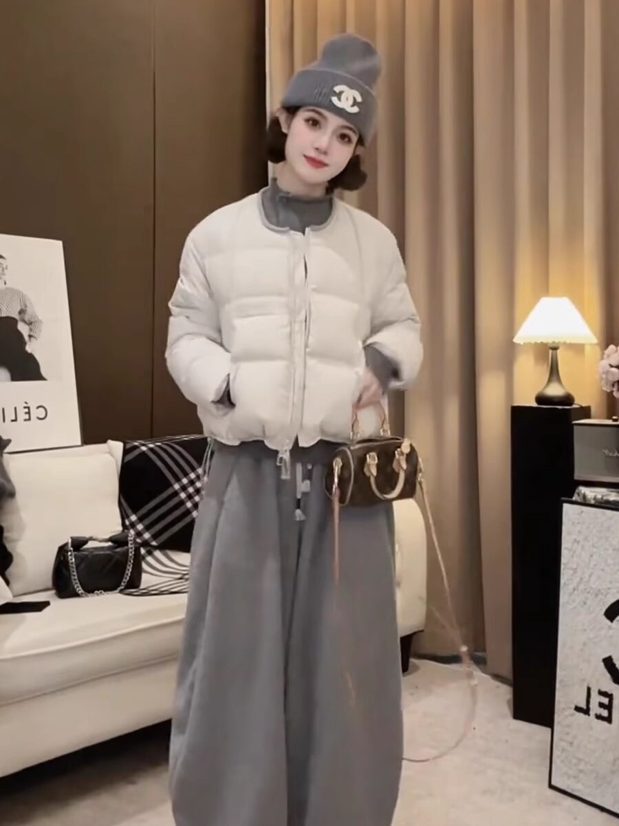 2025年冬季新款时尚短款羽绒服女小个子圆领加厚白鸭绒面包服外套详情11
