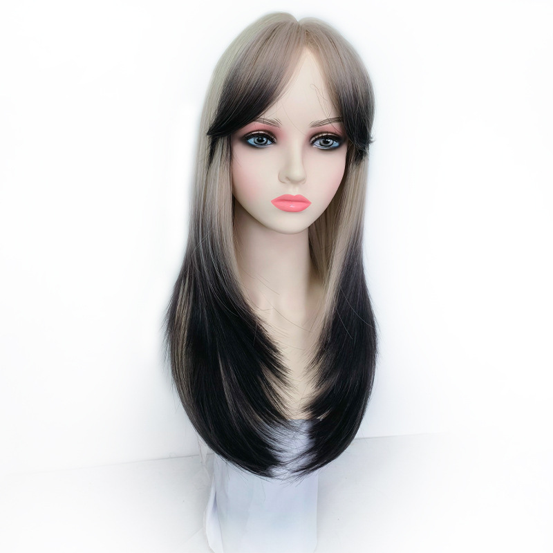 Wholesale of best-selling foreign trade wigs with layered long hair, golden gradient long curly hair, European and American chemical fiber wigs and hair covers Application Scenario