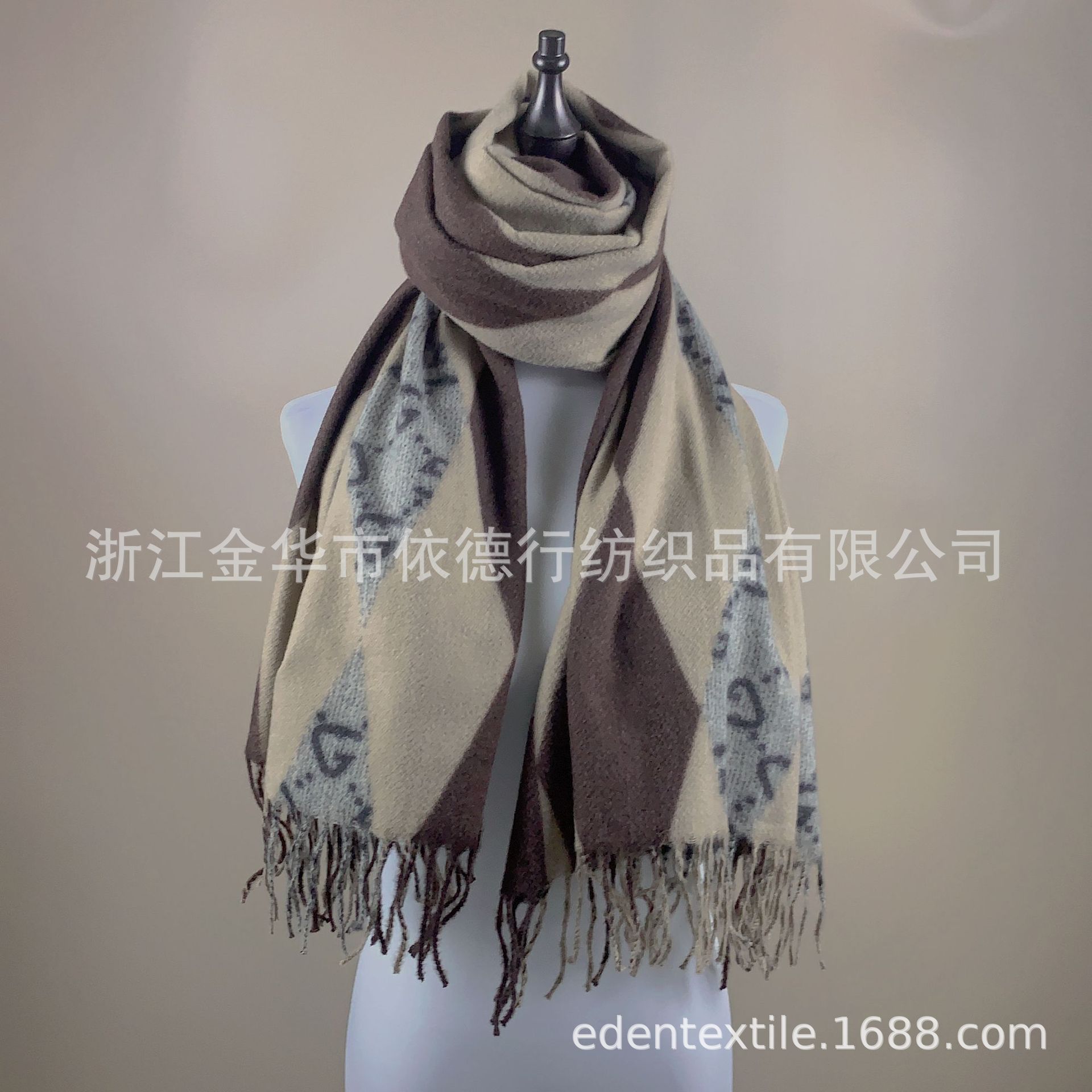 Diamond-shaped letter scarf for women, classic autumn and winter thickened faux cashmere, fringed, geometric patchwork printed shawl, versatile for Europe and America details Picture