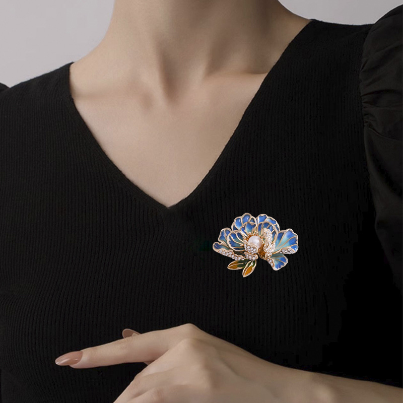 Chinese style enamel peony brooch, cheongsam, brooch, fashionable and elegant, pin, lapel, clothing and accessories details Picture