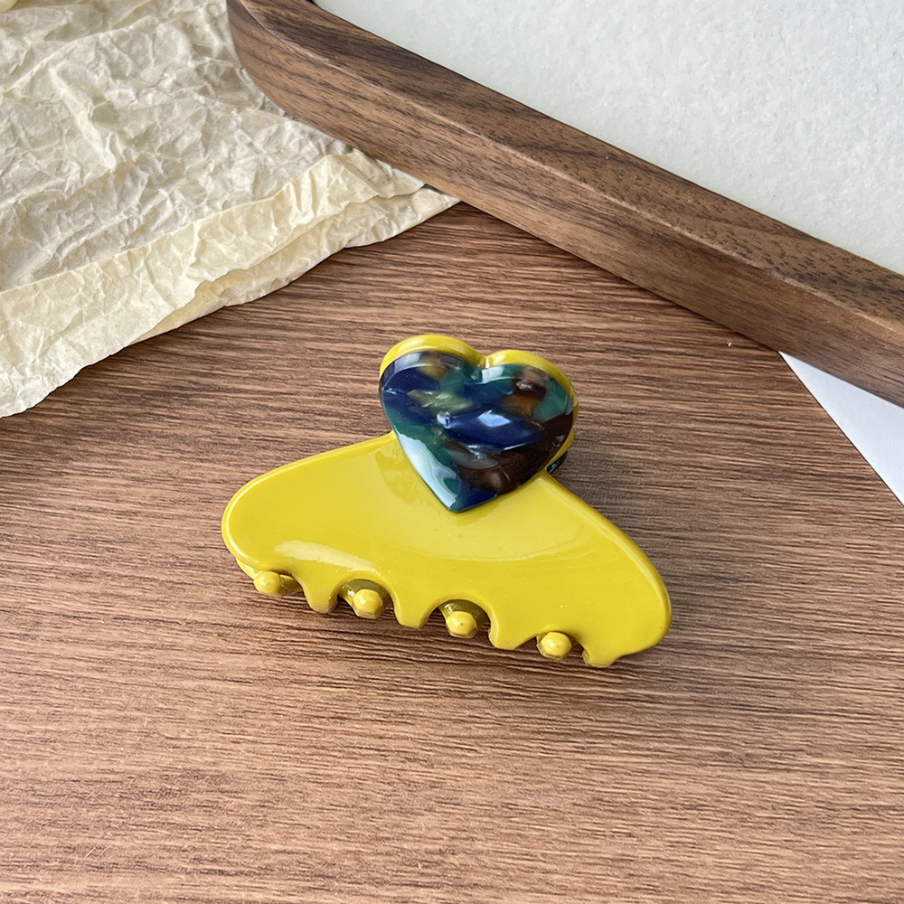 Korean acetate clip, French elegant heart-shaped hair clip, high-end and elegant bangs clip, headwear, semi-tied hair clip pic 3