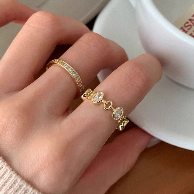 Korean version of light luxury niche design shows white superflash zircon open ring female fashion temperament high-grade sense index finger ring tide